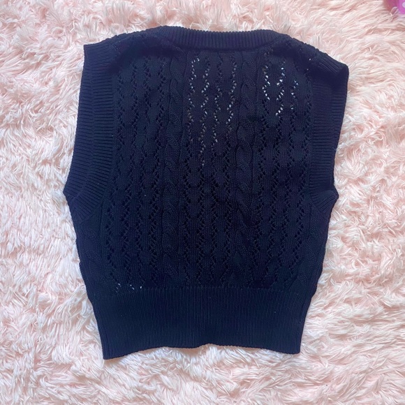 Forever 21 Black Knit Buttoned Vest - Picture 3 of 5